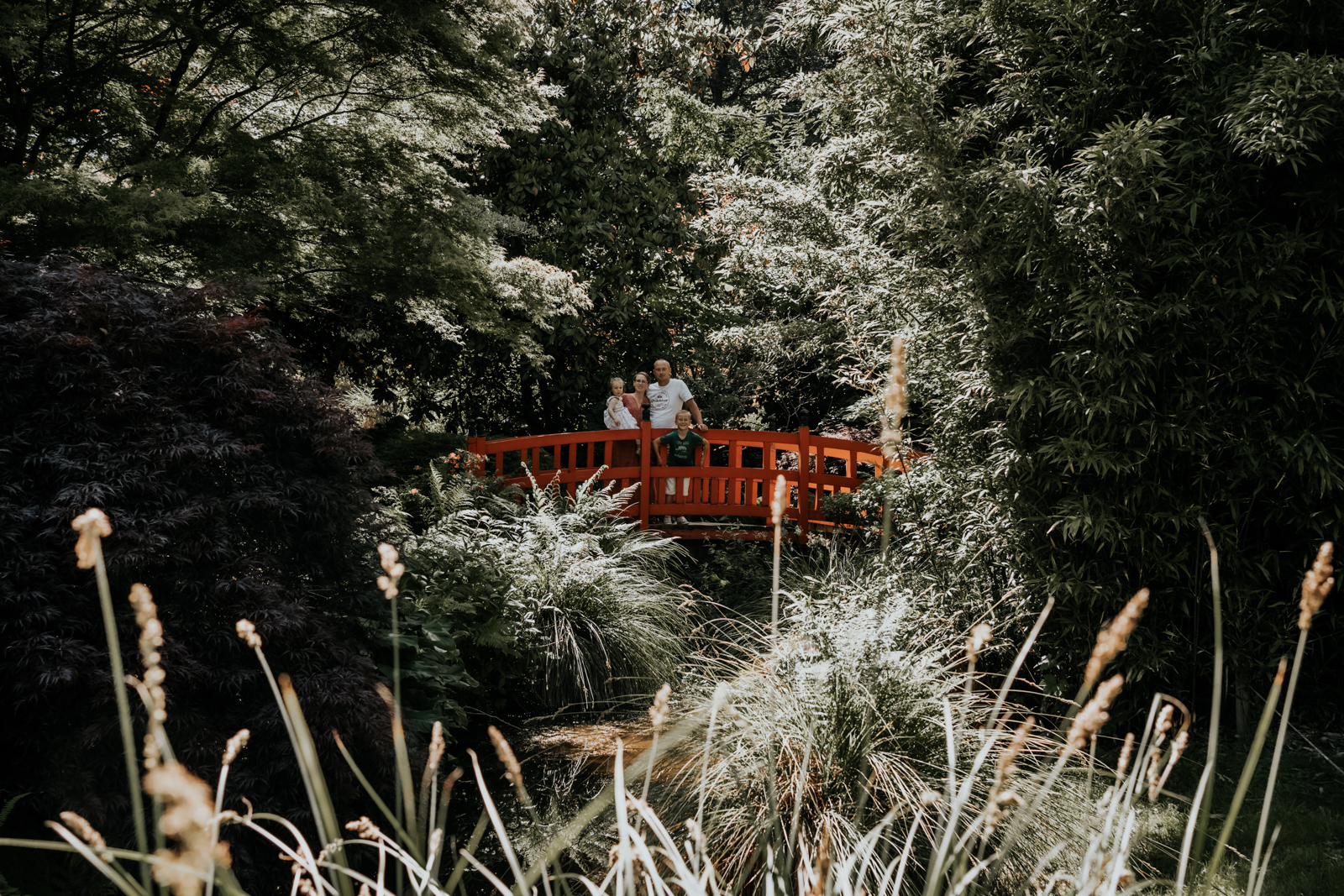 Shooting photo famille lifestyle séance photo famille jardin de haute bretagne